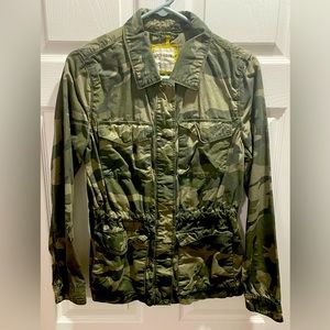 Size medium women’s Old Navy camouflage jacket, gently used